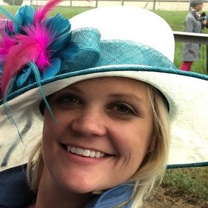 Meet your Posher, Larisa